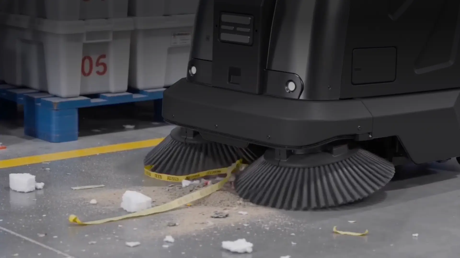 Balayeuse autonome CenoBots S5 dans un entrepôt